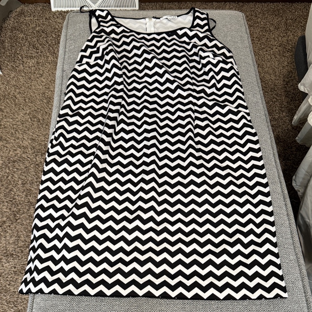 Studio One Black and White Zigzag Pencil Skirt
